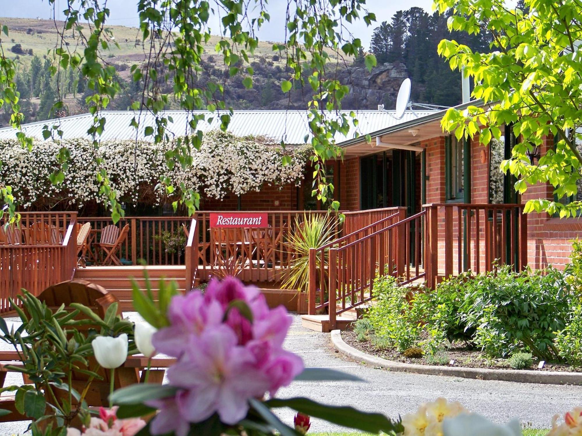 Lake Roxburgh Lodge ภายนอก รูปภาพ