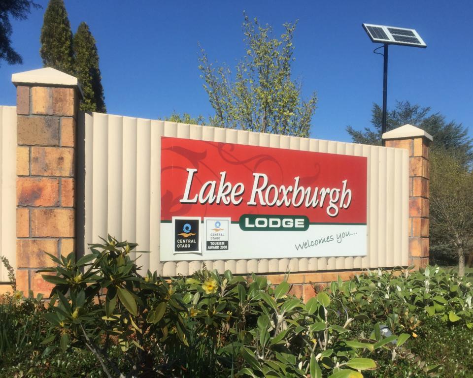 Lake Roxburgh Lodge ภายนอก รูปภาพ