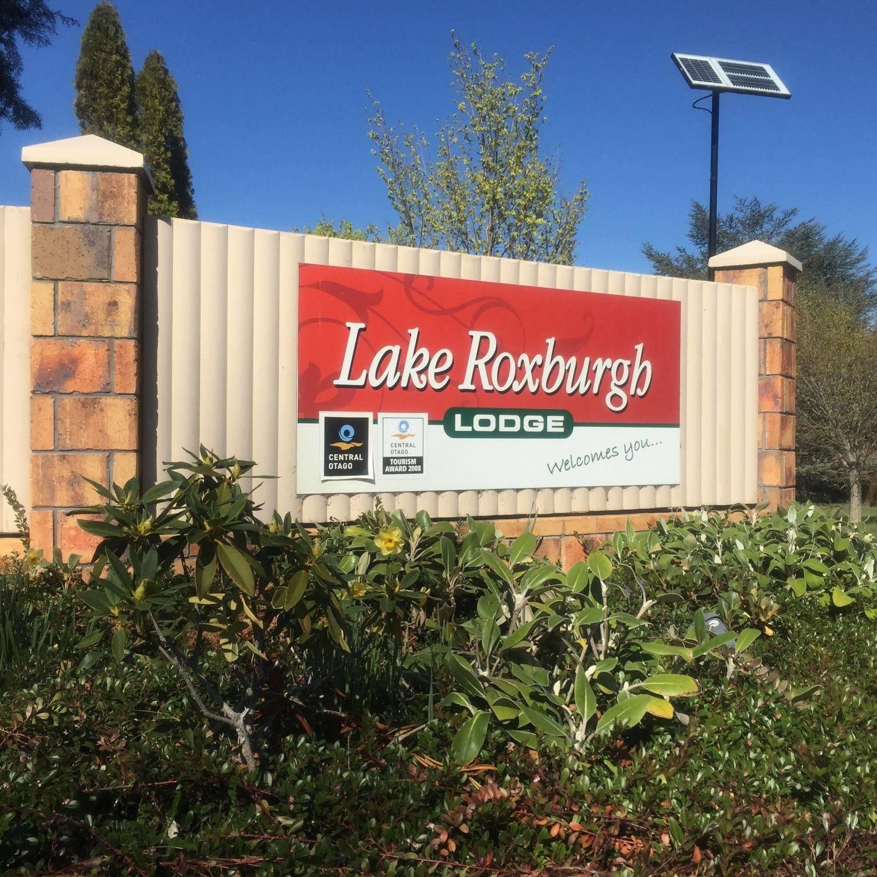 Lake Roxburgh Lodge ภายนอก รูปภาพ